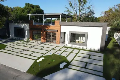Modern 3-Bedroom Home Across from Bartow Golf Course