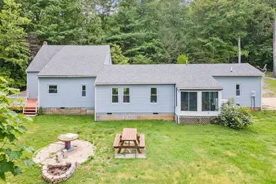 Image de Charming 3-bedroom nestled in the country with WiFi and wooded acres in Louisa