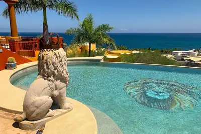Image de Beautiful Villa with Pool. Fisherman’s Special! !