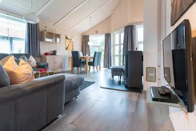 Image de 4 person vacation home with sauna, wood-burning stove and a beautiful garden with terrace in Otterndorf