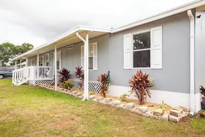 Image de Pet Friendly 3 Bed 2 bath Family Home on the Water\n\n