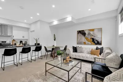 Image de Luxury Unit Windsor (4-plex) 5 minutes to Ambassador Bridge