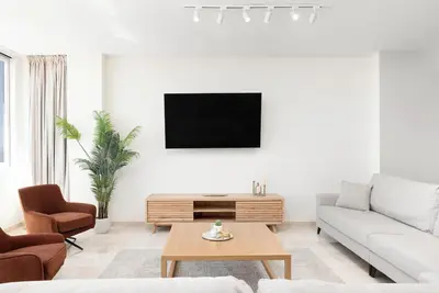 Stunning Marina Seaview Penthouse with 4 bedrooms, WiFi, Ac, and parking