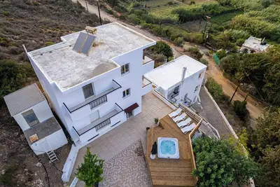 Image de Spacious villa with hot tub in Fodele Beach with beautiful sea and mountain view