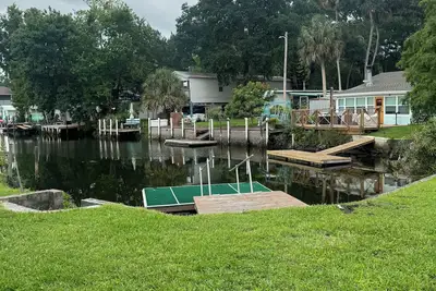 Image de Just a couple minute paddle to hospital hole in Weeki Wachee. Pet friendly.
