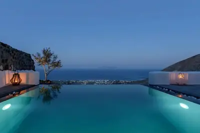 Image de Luxury Santorini Villa | Villa Dean | 1 Bedroom | Children Older than 12y are Allowed | Breathtaking Sea Views | Outdoor Dining Area | Furnished Sun Terrace | Private Outdoor Infinity Pool | Pyrgos