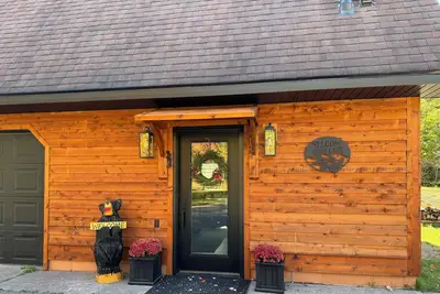 Image de Rustic Moose Lakefront Guest Cabin on the Shore of Lake Superior