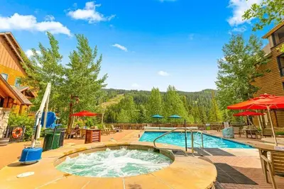 Image de Stunning 1br River Run Condo  - walk to gondola, hot tub, pool, and more!