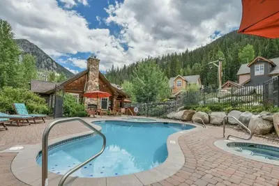 Image de Peaceful & quiet 3br Settler's townhome in East Keystone w/ pool & hot tub!