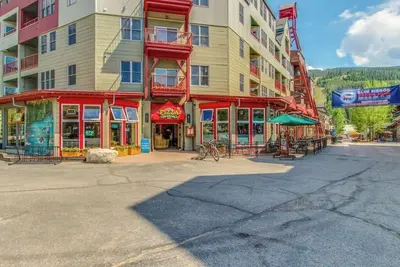 Image de 3bd Silver Mill condo 100yds to gondola w/ pool, hot tubs, gym & sauna!