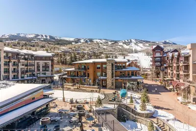 Image de Ski-In, Ski-Out Luxury 1br, located in the heart of Snowmass Base Village w/ hot