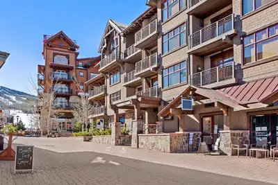 Image de Ski-In, Ski-Out Snowmass 2br in the heart of Snowmass Base Village w/ Hot Tub!