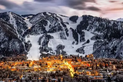 Image de Cozy ground floor condo, just 100 yards from Silver Queen Gondola w/ hot tub!