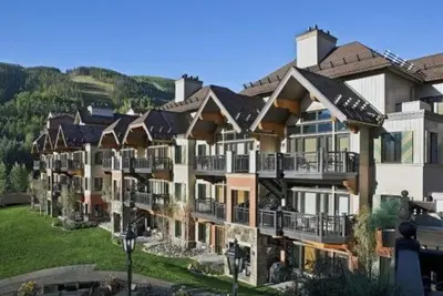 Image de Ski in/ski out 1br condo at Lionshead Gondola w/ slopeside pool, hot tub & gym!