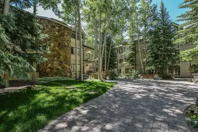 Image de Luxury 3br ski-in, ski-out Chateaux condo w/ hot tub and shuttle to River Run!