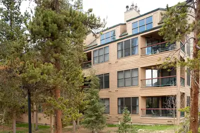 Image de Intimate 1br North Condo by ski lift w/ shuttle service, on-site pool & hot tub