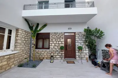 Image de Stone-built 80 m2 2bedroom villa in Preveza center with private garden & Parking