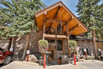 Image de Slopeside 2br in Snowmass Village w/ on-site ski shop, front desk and amenities!