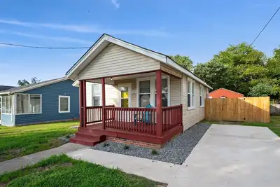 Close Beach Access - 150 Yards to Fishing Pier!