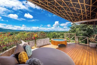 Image de Bohemian Chic Tree House with magical views