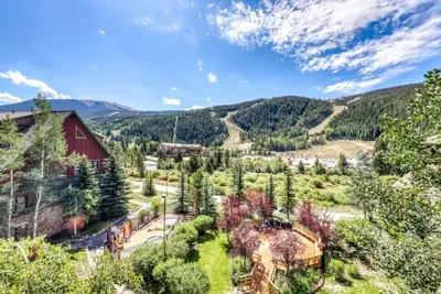 Image de Cozy Tenderfoot lodge 1br condo near Mtn House base w/ hot tub and sun deck