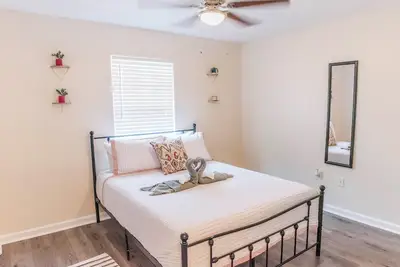 Image de Cozy 2Br Lake Front Apartment