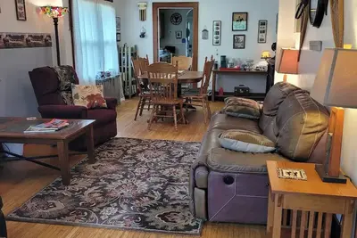 Image de The Carefree Cabin is a 3 bedroom, 1 bath house on a dead end road near a creek