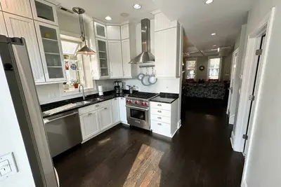 Image de Wicker Park Sfh w\/Parking and Private Outdoor Deck