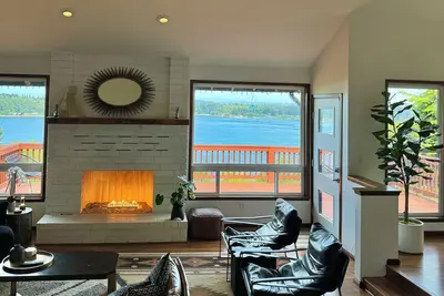 Image de Cliff house with 5 king bedrooms, Sauna, and 2 Hot Tubs!