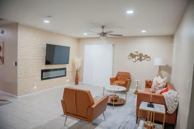 Image de Stay, Work and Play! 2 blocks from Famu. 4 EnSuites, 4 closets. Large kitchen