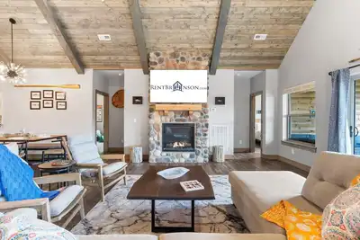 Image de New Log Cabin with Ozark Views, Free Daily Local Attraction Tickets & Community Amenities