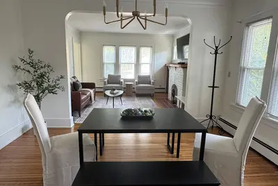 Image de White Coat Village - Fully Furnished 3 Bedroom Rental - Near Hospital \/ U of R