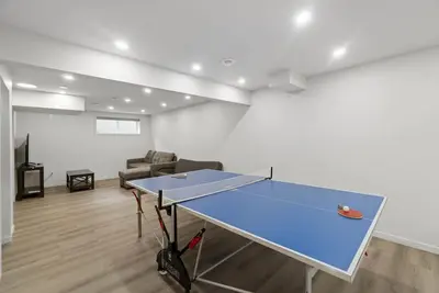 Image de Allard | Table tennis, Board games. Family and Pet friendly, 4 Bedroom with fenced backyard, 2-car garage. Sleeps 12.