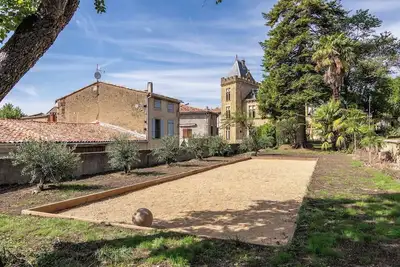 Image de Château de luxe, piscine, jardins privés, village historique du sud de la France