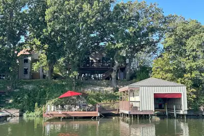 Image de Stunning 6Bedroom Lakefront Lodge on Beautiful Lake Wabaunsee-WiFi, Blackstone, Ac