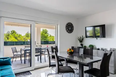 Image de Appartement de deux chambres avec la terrasse et la vue sur le mer Vir - Lozice, Vir (A-23514-a)