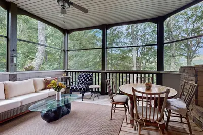 Image de Beautiful and private townhouse overlooking the mountains