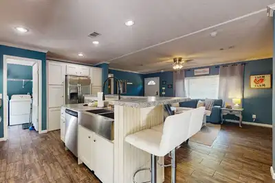 Image de Updated kitchen, outdoor seating, drive to all the area waterfalls