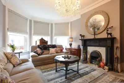 Image de Stylish 2br with Private Garden & Free Parking