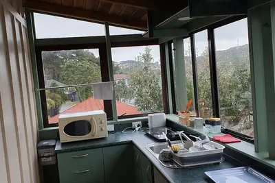 Image de Cozy apartment nestled among Wellington Hills with beautiful views