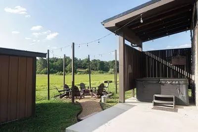 Image de River Mist Cabin: Hot Tub, Fire Pit, & Games