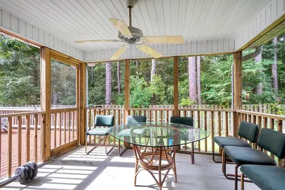 Image de Cozy 4-Bed, 2-Bath Spacious Family Home