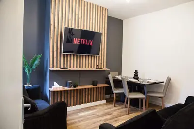 Image de Entire Modern Home in Manchester For You