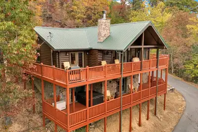 Image de Peaceful and Secluded Cabin with Hot Tub, Game Room, Accommodates 11 Comfortably