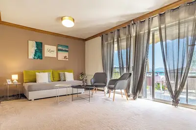 Image de 4-bedroom villa in lovely Mili with Ac, WiFi. Enjoy a relaxing stay