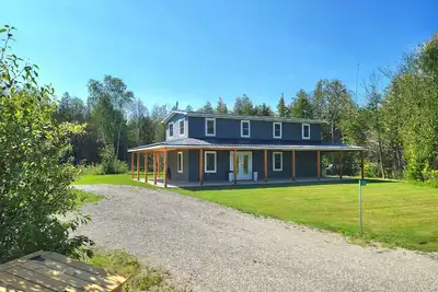 Image de Brand New! Cedar Creek Cottage - 5 min from the beach!