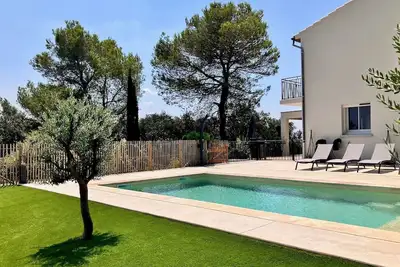 Image de Nouveaux - Villa Spacieuse dans le Sud de la France avec piscine