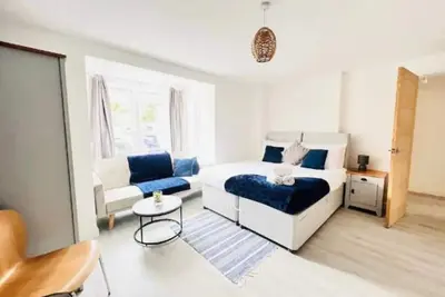 Image de Tanzanite Apartment - Stunning 2-Bedroom Apartment Wi-Fi Sleeps 4