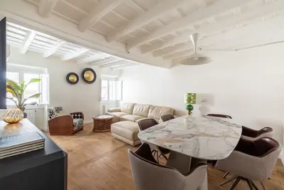 Image de Elegance and Charm in Splendid Via Giulia