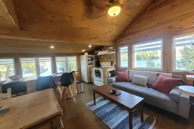 Image de Intimate Cottage plus Loft with Epic Lake Views